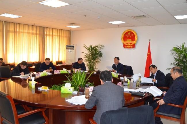 葉露中主持召開市政府黨組會、黨組理論學(xué)習(xí)中心組學(xué)習(xí)會（圖）