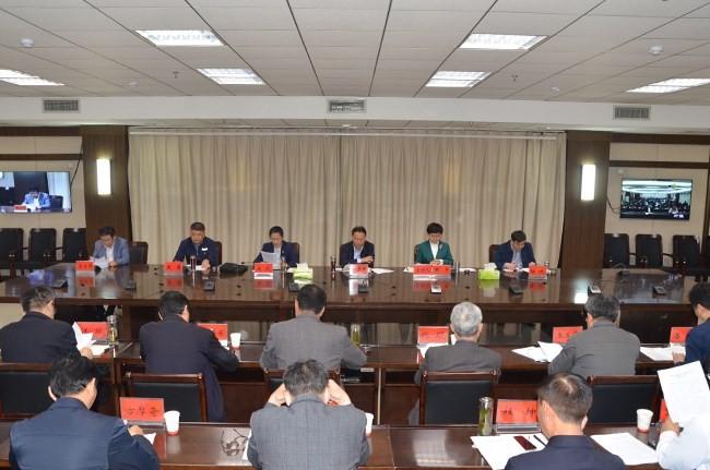 葉露中在全市學(xué)生返校復(fù)課工作視頻會上強調(diào) 
 拉緊責(zé)任鏈條 勇于擔(dān)當(dāng)作為 
 奮力奪取返校復(fù)課與疫情防控“雙勝利”（圖）