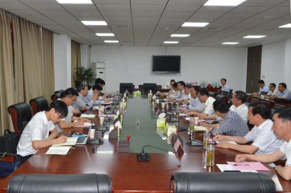 葉露中在與長江生態(tài)環(huán)保集團黨委書記、董事長趙峰一行商談時強調(diào)
同心同向 精誠合作
聚焦“三個一體”共創(chuàng)合作典范（圖）