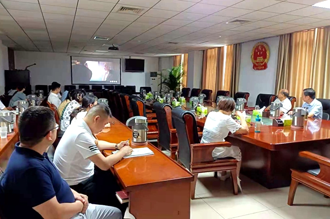 市政府辦集中觀看警示教育電影《第一大案》