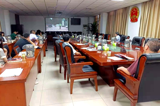 市政府辦組織觀看警示片《警鐘長鳴》