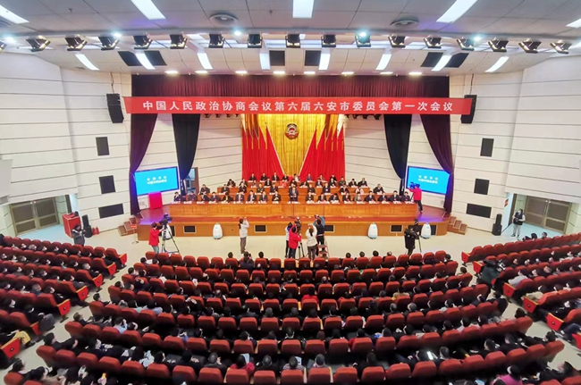 市政協(xié)六屆一次會(huì)議勝利閉幕