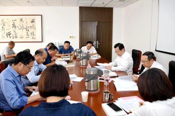 市政府辦理論中心組圍繞學習《推進領導干部能上能下規定》開展集中研討