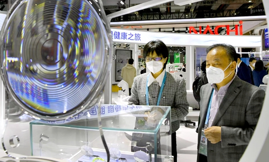 蘇曼赴上海參加第五屆進博會