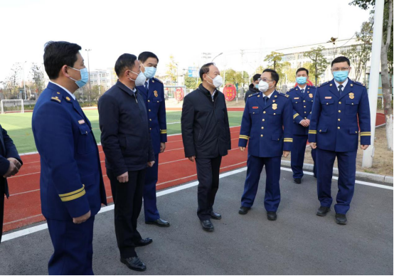 葉露中開展節前走訪慰問活動