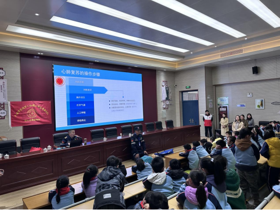 我市退役軍人“紅耀江淮”志愿服務隊開展“青春不可‘溺’”安全知識科普活動