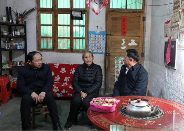 歲寒情深送關懷 寒冬慰問暖兵心——劉太平赴金寨走訪慰問困難退役軍人
